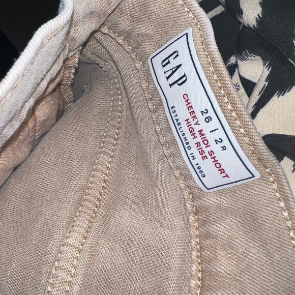 GAP tan jean shorts size 26 - Picture 5 of 7